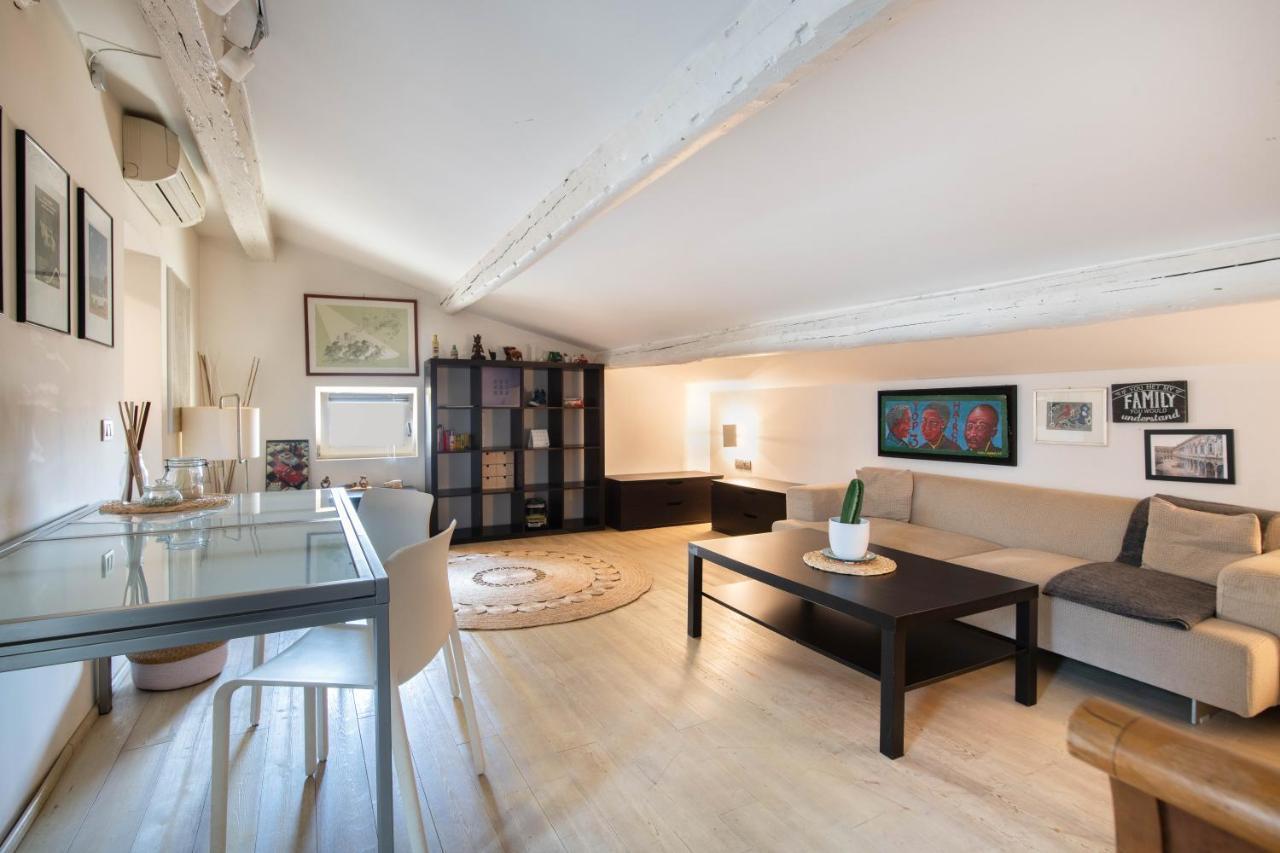 Stunning Top Floor Flat In The Heart Of เวโรนา ภายนอก รูปภาพ